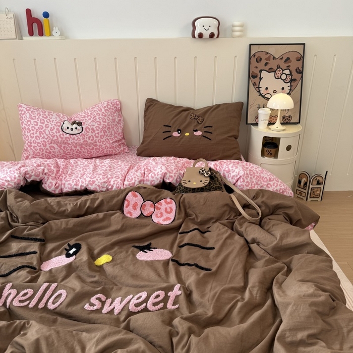 91家纺网 家纺一手货源 找家纺 奈颜 2026新款A类水洗棉大版毛巾绣豹纹小猫四件套--实拍图 豹纹小猫-咖粉