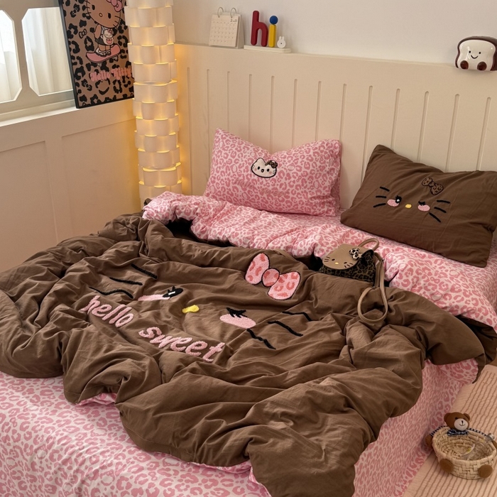 91家纺网 家纺一手货源 找家纺 奈颜 2026新款A类水洗棉大版毛巾绣豹纹小猫四件套--实拍图 豹纹小猫-咖粉