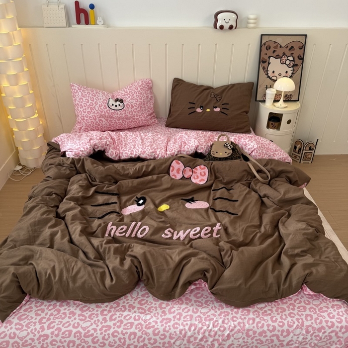 91家纺网 家纺一手货源 找家纺 奈颜 2026新款A类水洗棉大版毛巾绣豹纹小猫四件套--实拍图 豹纹小猫-咖粉