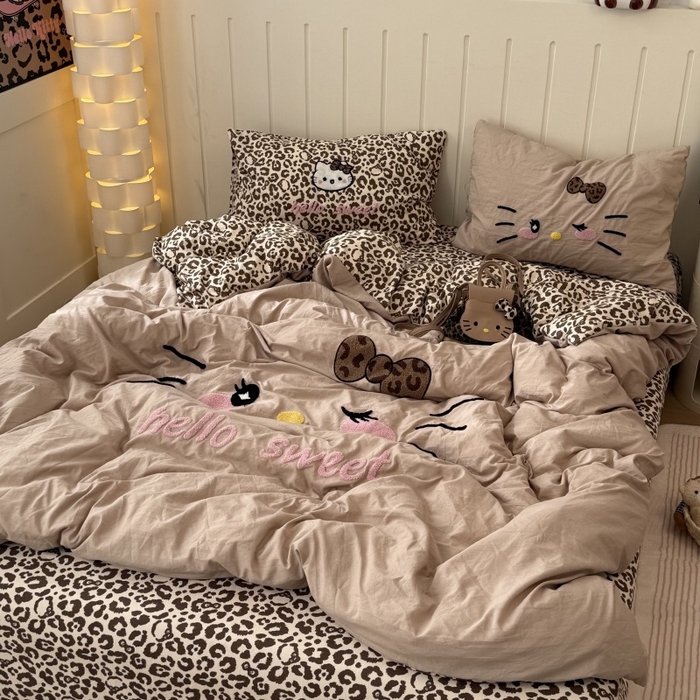 91家纺网 家纺一手货源 找家纺 奈颜 2026新款A类水洗棉大版毛巾绣豹纹小猫四件套--实拍图 豹纹小猫-浅咖