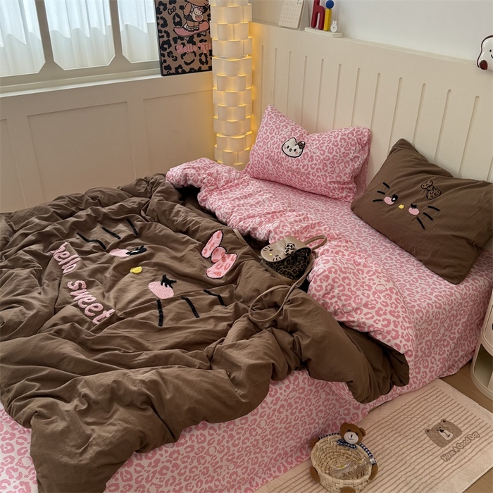 91家纺网 家纺一手货源 找家纺 奈颜 2026新款A类水洗棉大版毛巾绣豹纹小猫四件套--实拍图 豹纹小猫-咖粉