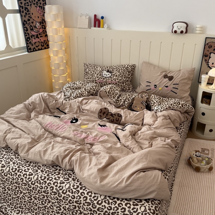 91家纺网 家纺一手货源 找家纺 奈颜 2026新款A类水洗棉大版毛巾绣豹纹小猫四件套--实拍图 豹纹小猫-浅咖