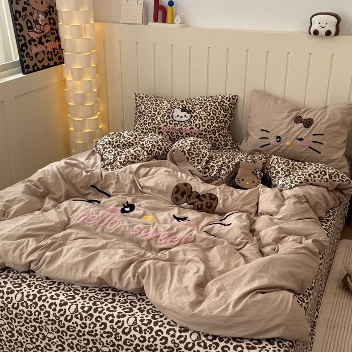 91家纺网 家纺一手货源 找家纺 奈颜 2026新款A类水洗棉大版毛巾绣豹纹小猫四件套--实拍图 豹纹小猫-浅咖