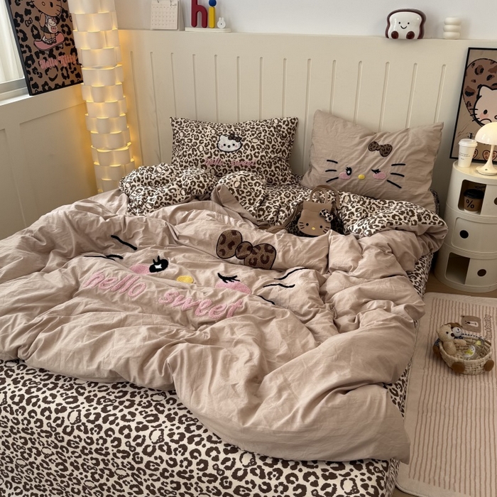 91家纺网 家纺一手货源 找家纺 奈颜 2026新款A类水洗棉大版毛巾绣豹纹小猫四件套--实拍图 豹纹小猫-浅咖