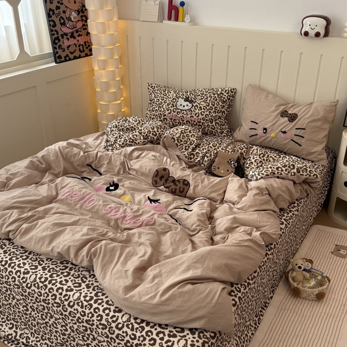 91家纺网 家纺一手货源 找家纺 奈颜 2026新款A类水洗棉大版毛巾绣豹纹小猫四件套--实拍图 豹纹小猫-浅咖