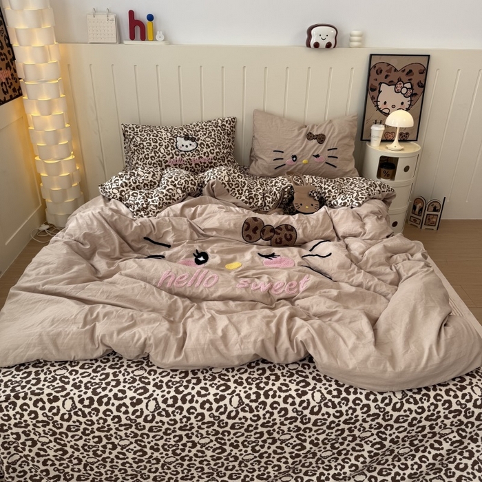 91家纺网 家纺一手货源 找家纺 奈颜 2026新款A类水洗棉大版毛巾绣豹纹小猫四件套--实拍图 豹纹小猫-浅咖