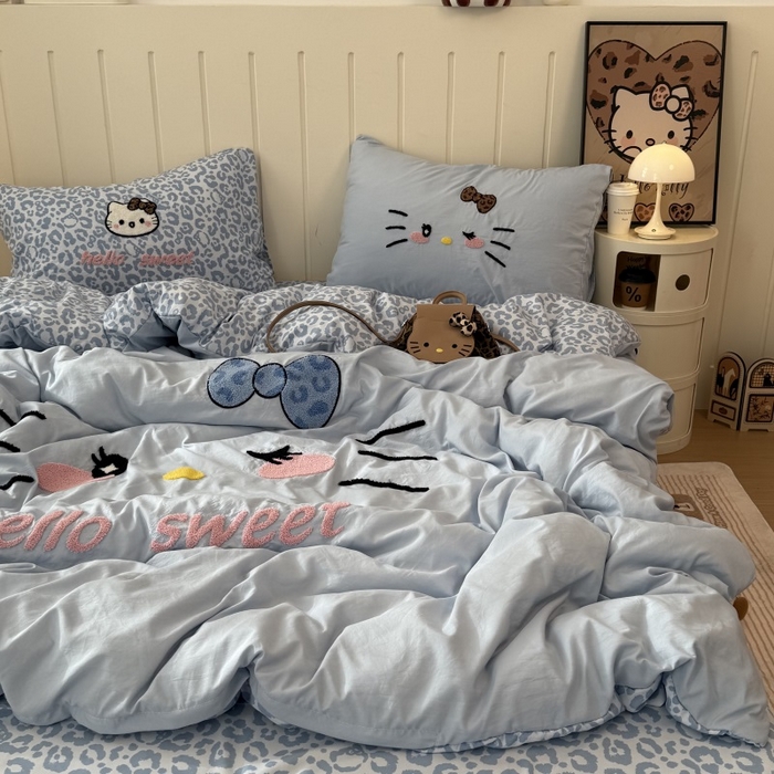 91家纺网 家纺一手货源 找家纺 奈颜 2026新款A类水洗棉大版毛巾绣豹纹小猫四件套--实拍图 豹纹小猫-浅蓝