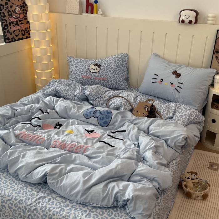 91家纺网 家纺一手货源 找家纺 奈颜 2026新款A类水洗棉大版毛巾绣豹纹小猫四件套--实拍图 豹纹小猫-浅蓝