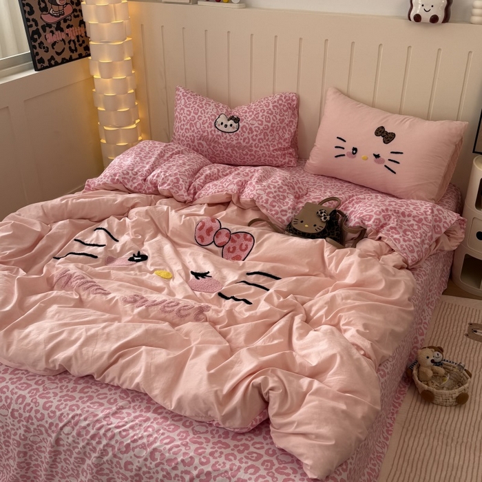 91家纺网 家纺一手货源 找家纺 奈颜 2026新款A类水洗棉大版毛巾绣豹纹小猫四件套--实拍图 豹纹小猫-粉