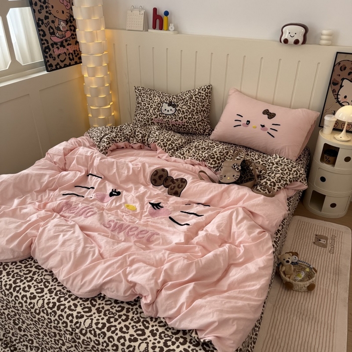 91家纺网 家纺一手货源 找家纺 奈颜 2026新款A类水洗棉大版毛巾绣豹纹小猫四件套--实拍图 豹纹小猫-粉咖