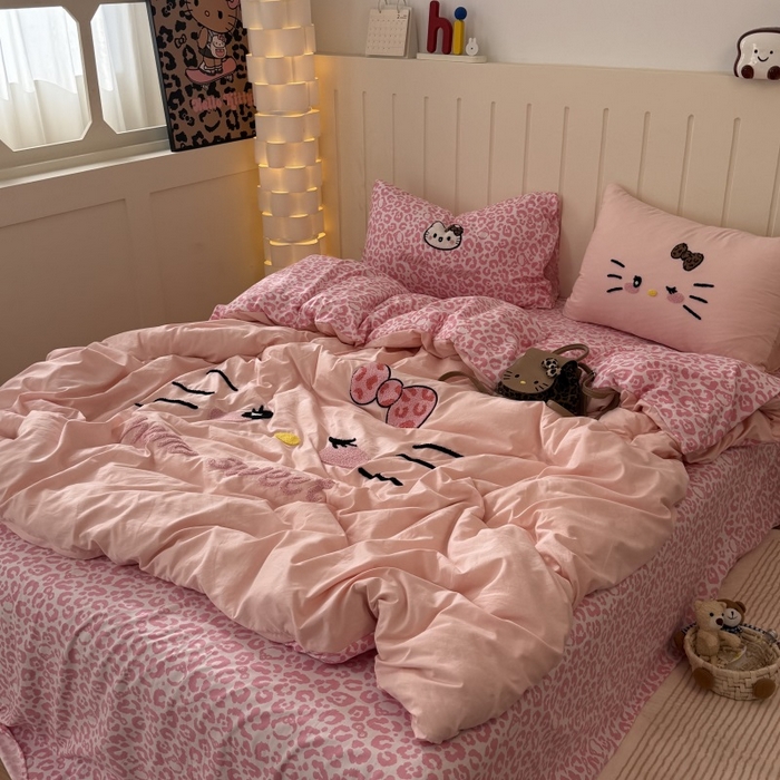 91家纺网 家纺一手货源 找家纺 奈颜 2026新款A类水洗棉大版毛巾绣豹纹小猫四件套--实拍图 豹纹小猫-粉