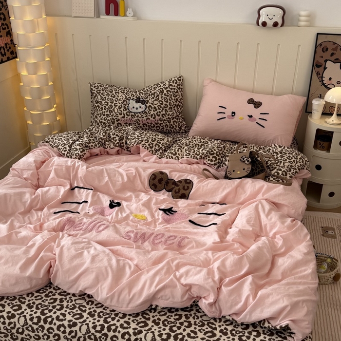 91家纺网 家纺一手货源 找家纺 奈颜 2026新款A类水洗棉大版毛巾绣豹纹小猫四件套--实拍图 豹纹小猫-粉咖