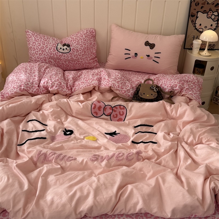 91家纺网 家纺一手货源 找家纺 奈颜 2026新款A类水洗棉大版毛巾绣豹纹小猫四件套--实拍图 豹纹小猫-粉