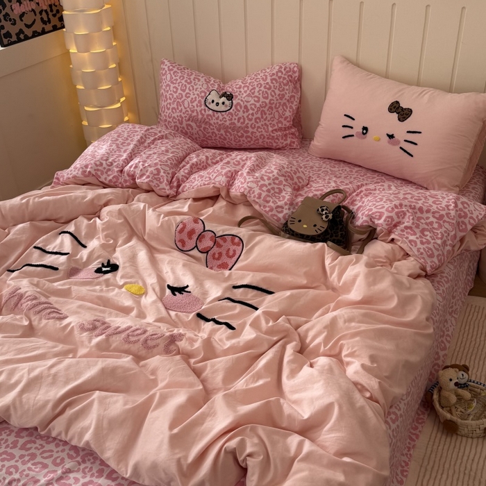 91家纺网 家纺一手货源 找家纺 奈颜 2026新款A类水洗棉大版毛巾绣豹纹小猫四件套--实拍图 豹纹小猫-粉