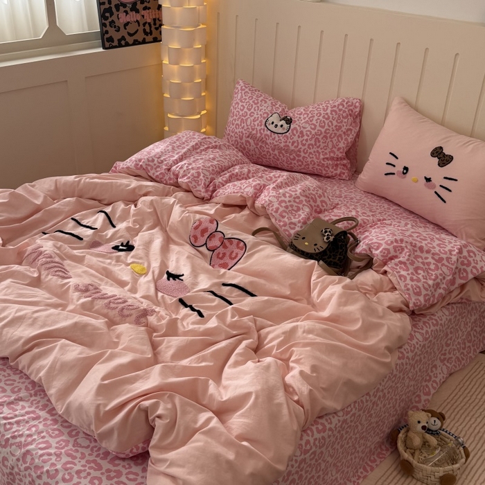 91家纺网 家纺一手货源 找家纺 奈颜 2026新款A类水洗棉大版毛巾绣豹纹小猫四件套--实拍图 豹纹小猫-粉