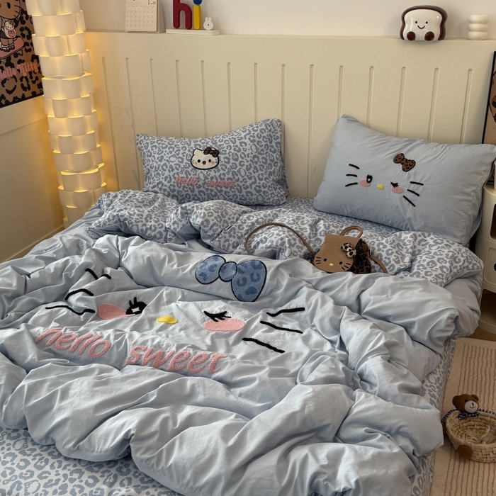 91家纺网 家纺一手货源 找家纺 奈颜 2026新款A类水洗棉大版毛巾绣豹纹小猫四件套--实拍图 豹纹小猫-浅蓝