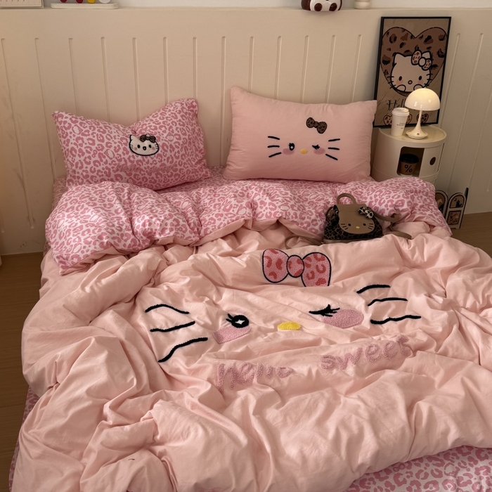 91家纺网 家纺一手货源 找家纺 奈颜 2026新款A类水洗棉大版毛巾绣豹纹小猫四件套--实拍图 豹纹小猫-粉