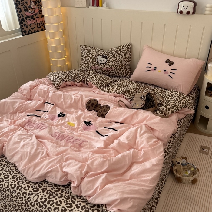 91家纺网 家纺一手货源 找家纺 奈颜 2026新款A类水洗棉大版毛巾绣豹纹小猫四件套--实拍图 豹纹小猫-粉咖