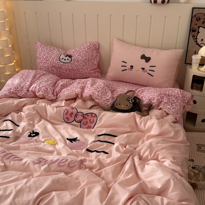 91家纺网 家纺一手货源 找家纺 奈颜 2026新款A类水洗棉大版毛巾绣豹纹小猫四件套--实拍图 豹纹小猫-粉