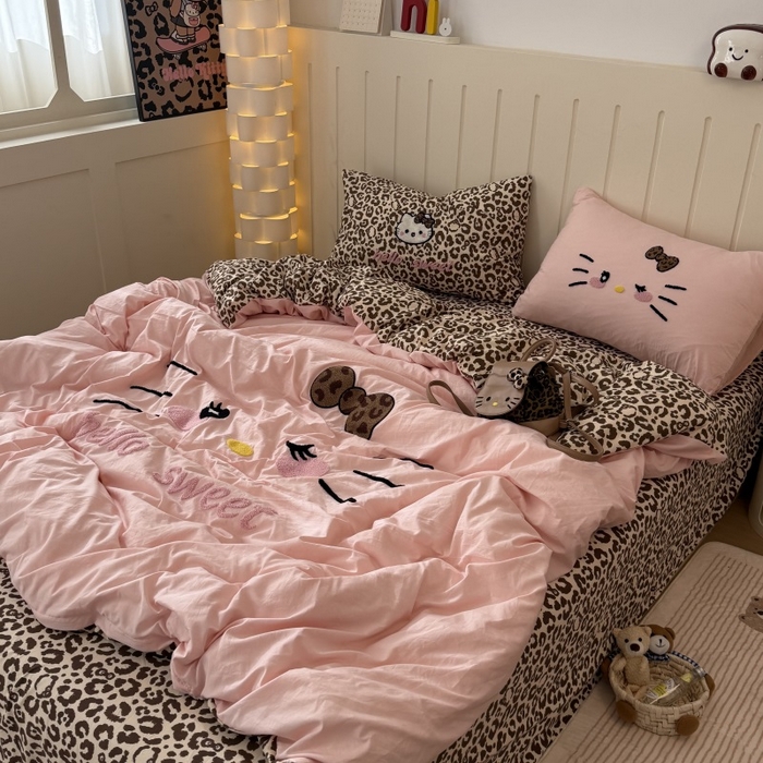 91家纺网 家纺一手货源 找家纺 奈颜 2026新款A类水洗棉大版毛巾绣豹纹小猫四件套--实拍图 豹纹小猫-粉咖