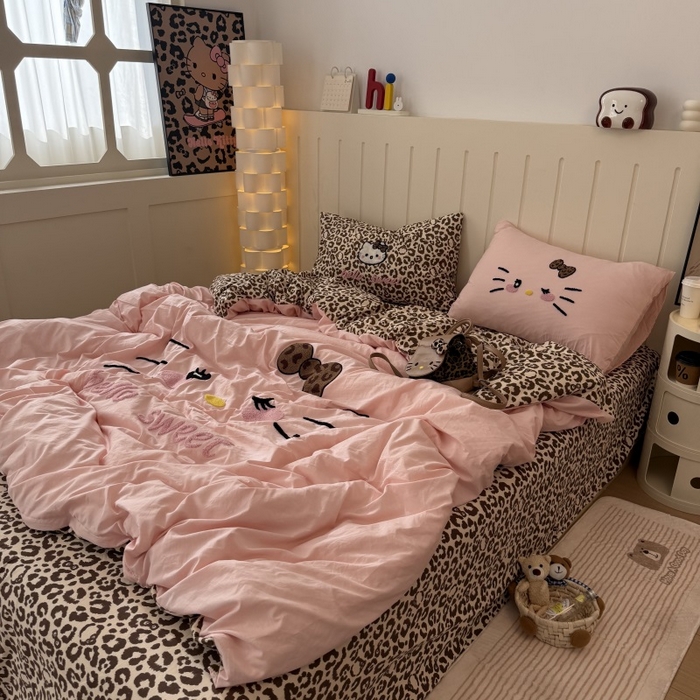 91家纺网 家纺一手货源 找家纺 奈颜 2026新款A类水洗棉大版毛巾绣豹纹小猫四件套--实拍图 豹纹小猫-粉咖