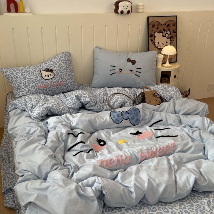 91家纺网 家纺一手货源 找家纺 奈颜 2026新款A类水洗棉大版毛巾绣豹纹小猫四件套--实拍图 豹纹小猫-浅蓝