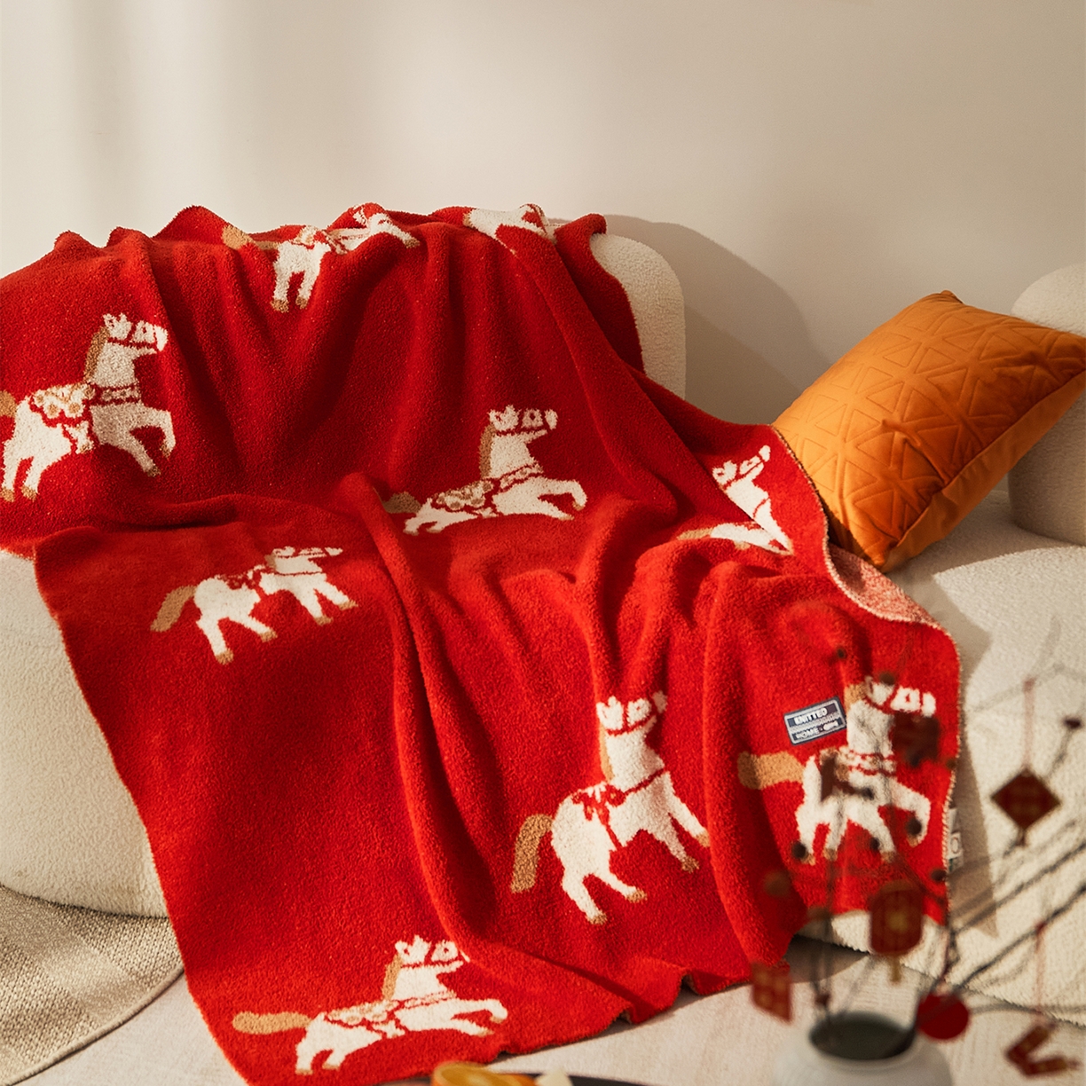 91家纺网 家纺一手货源 找家纺 （总）暖绵绵家纺 2026新款软糯半边绒马年盖毯-赤安（券后最低零售价：173元）