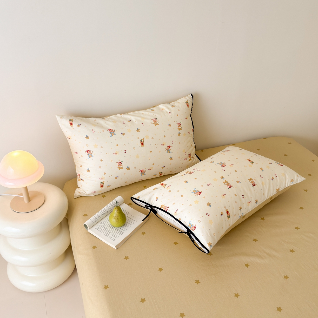 91家纺网 家纺一手货源 找家纺 乐童家纺 2026新款嵌绳蝴蝶结丝带工艺款小红色热推四件套 快乐小町