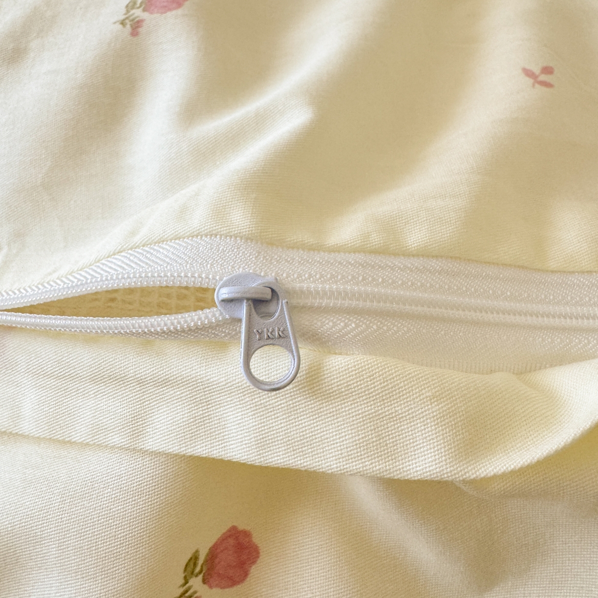 91家纺网 家纺一手货源 找家纺 （总）乐童家纺 2026新款嵌绳蝴蝶结丝带工艺款小红色热推四件套