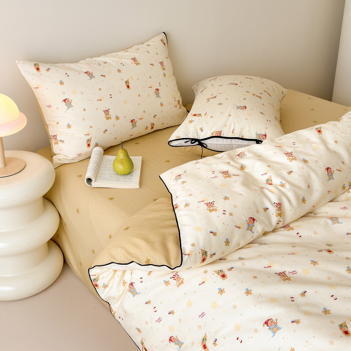 91家纺网 家纺一手货源 找家纺 乐童家纺 2026新款嵌绳蝴蝶结丝带工艺款小红色热推四件套 快乐小町