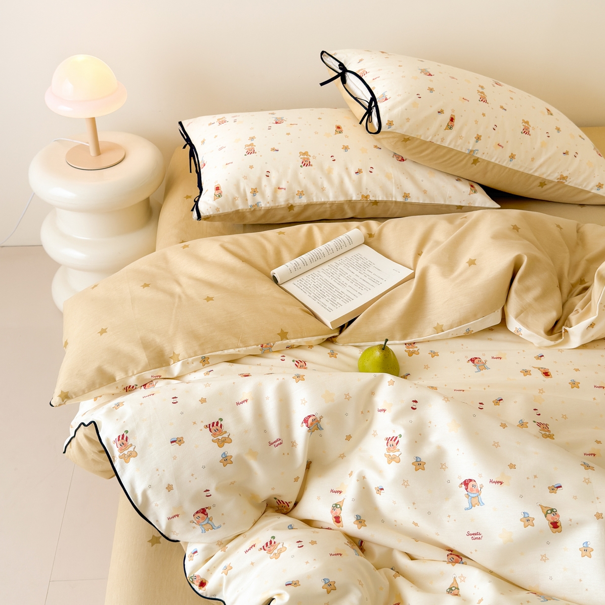 91家纺网 家纺一手货源 找家纺 乐童家纺 2026新款嵌绳蝴蝶结丝带工艺款小红色热推四件套 快乐小町