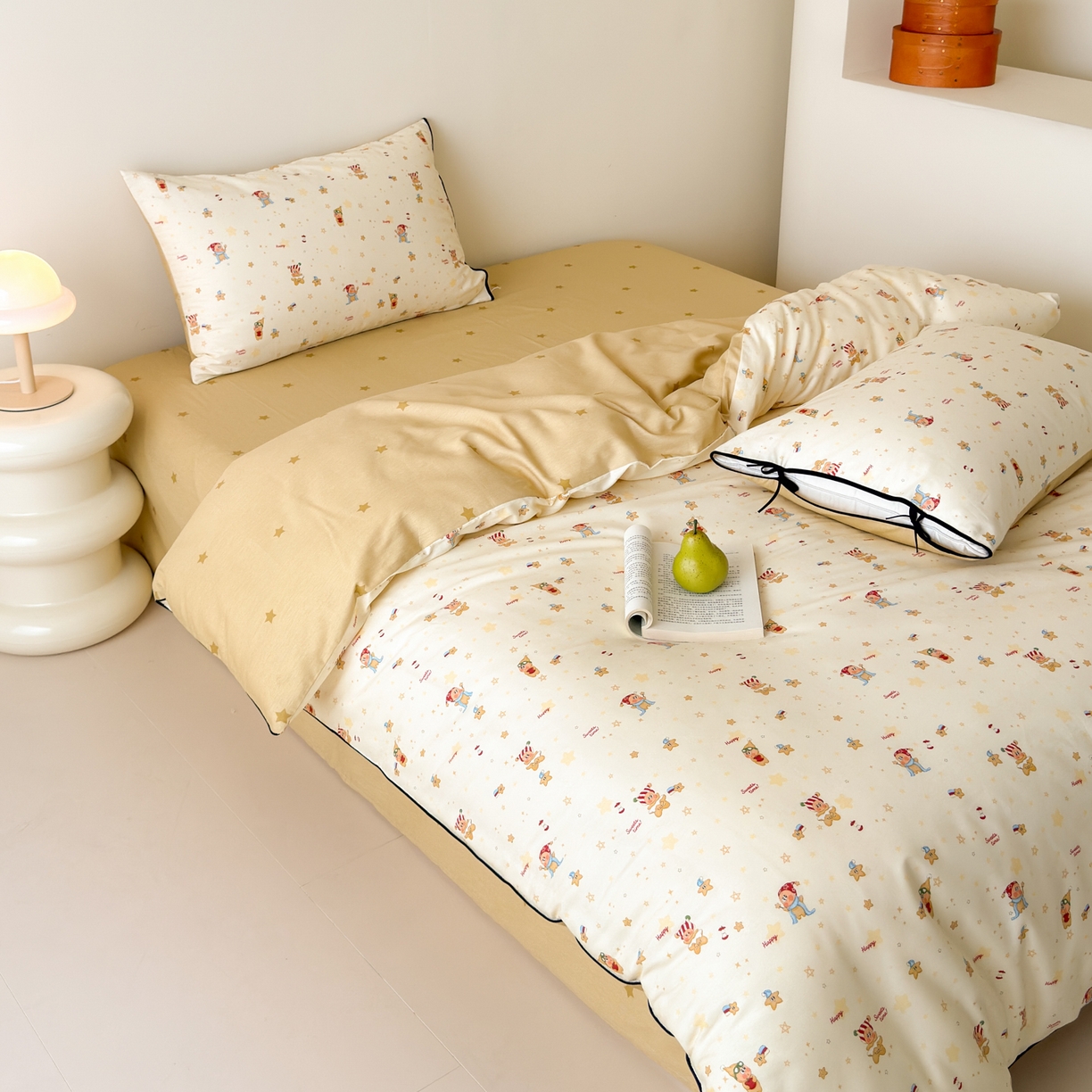 91家纺网 家纺一手货源 找家纺 乐童家纺 2026新款嵌绳蝴蝶结丝带工艺款小红色热推四件套 快乐小町