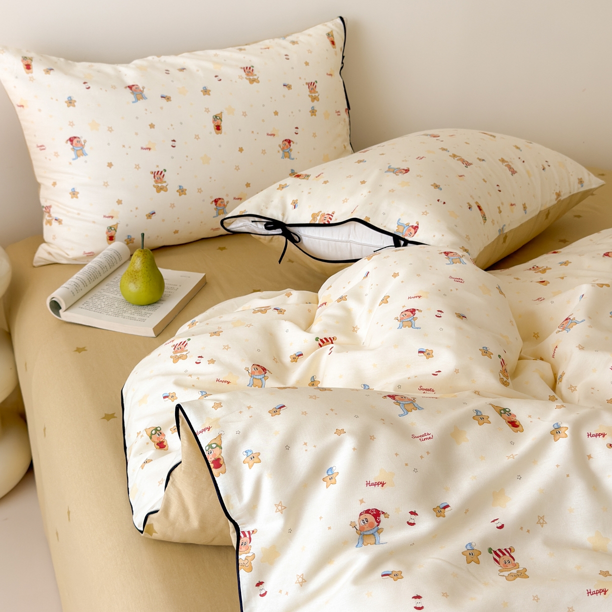 91家纺网 家纺一手货源 找家纺 乐童家纺 2026新款嵌绳蝴蝶结丝带工艺款小红色热推四件套 快乐小町