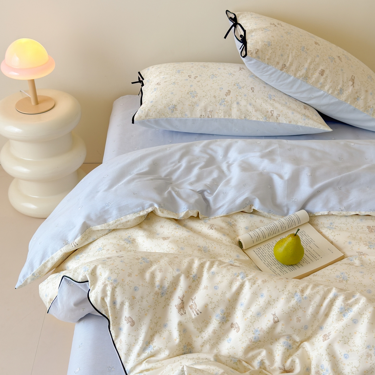 91家纺网 家纺一手货源 找家纺 乐童家纺 2026新款嵌绳蝴蝶结丝带工艺款小红色热推四件套 林间蜜语