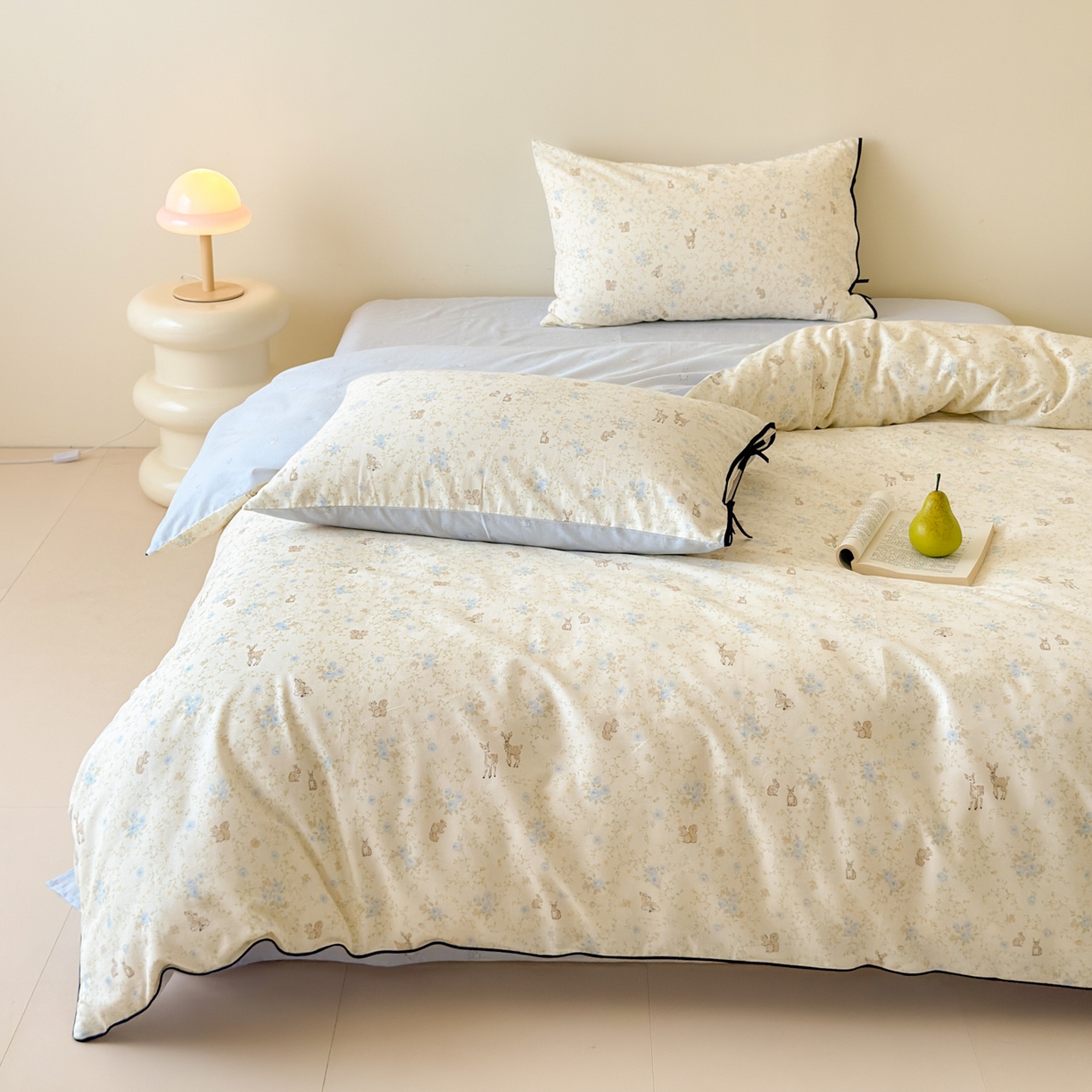 91家纺网 家纺一手货源 找家纺 乐童家纺 2026新款嵌绳蝴蝶结丝带工艺款小红色热推四件套 林间蜜语