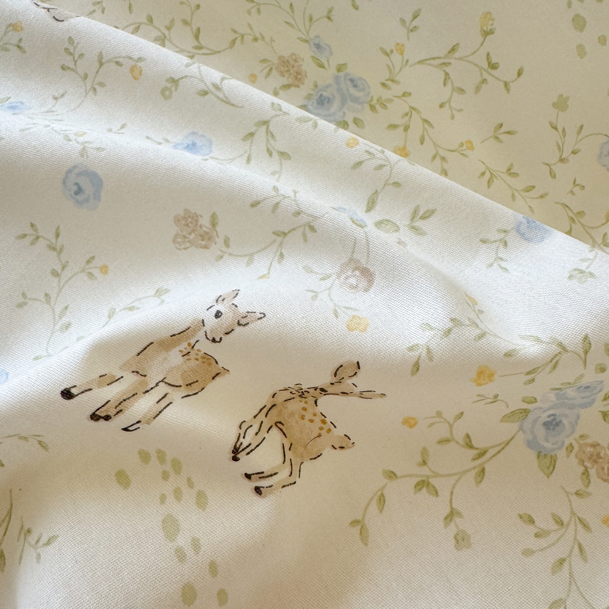 91家纺网 家纺一手货源 找家纺 乐童家纺 2026新款嵌绳蝴蝶结丝带工艺款小红色热推四件套 林间蜜语