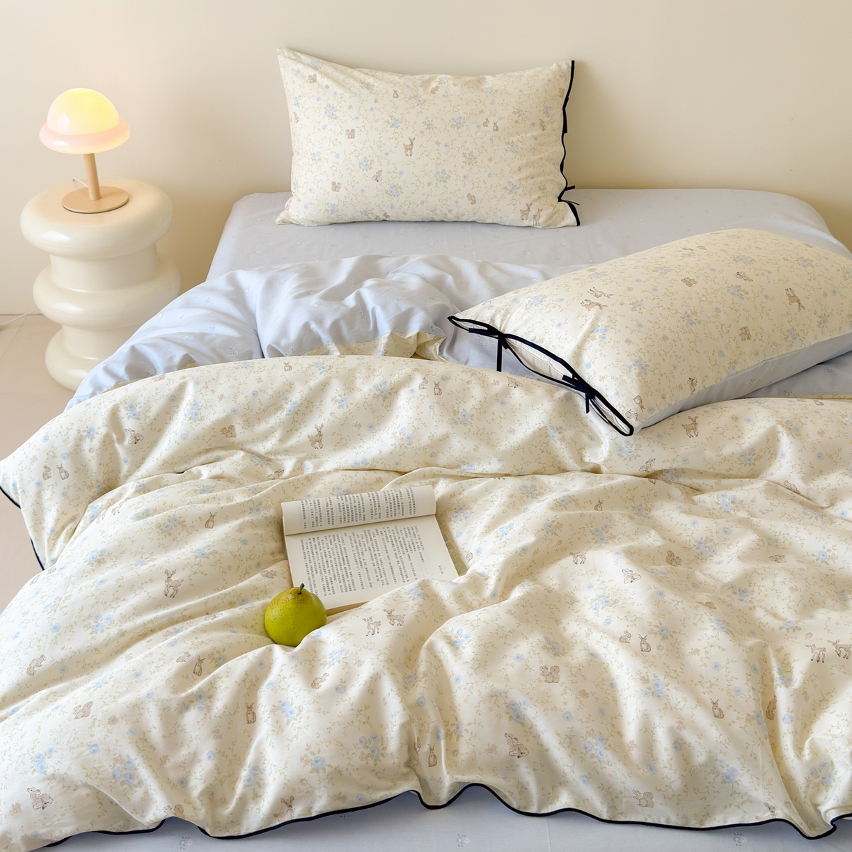 91家纺网 家纺一手货源 找家纺 乐童家纺 2026新款嵌绳蝴蝶结丝带工艺款小红色热推四件套 林间蜜语