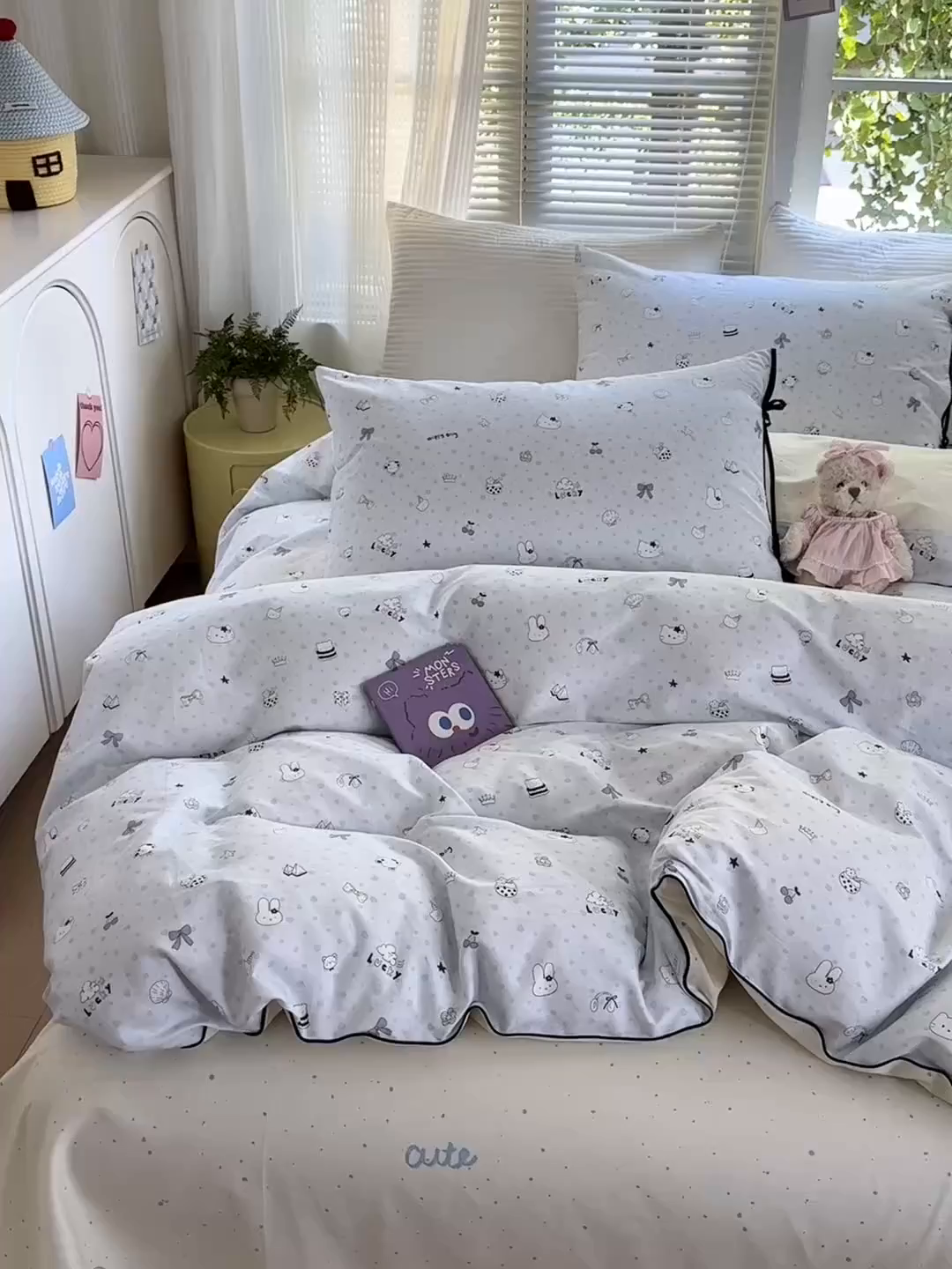 91家纺网 家纺一手货源 找家纺 乐童家纺 2026新款嵌绳蝴蝶结丝带工艺款小红色热推四件套 路灯影院