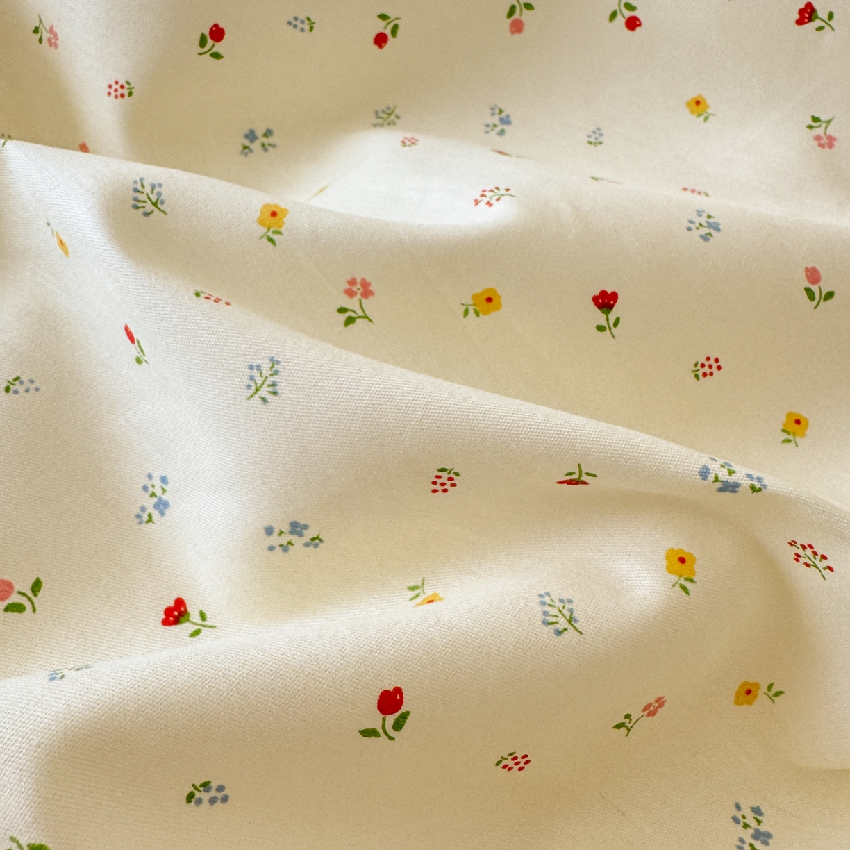 91家纺网 家纺一手货源 找家纺 乐童家纺 2026新款嵌绳蝴蝶结丝带工艺款小红色热推四件套 春日碎钻