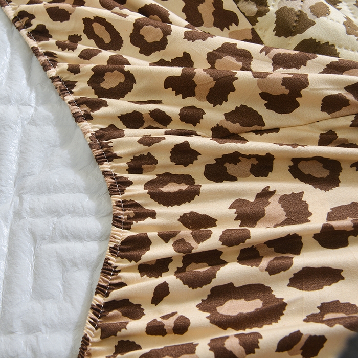 91家纺网 家纺一手货源 找家纺 柏钧家纺 2026新品外贸亚马逊豹纹防水夹棉床笠电商速卖通床罩可定制尺寸回字格系列 漫妙
