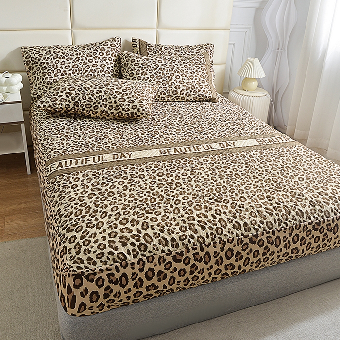 91家纺网 家纺一手货源 找家纺 柏钧家纺 2026新品外贸亚马逊豹纹防水夹棉床笠电商速卖通床罩可定制尺寸回字格系列 漫妙