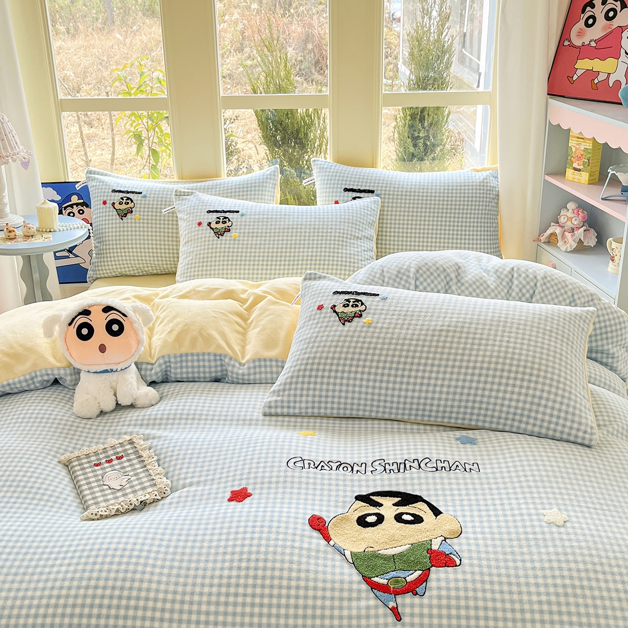 91家纺网 家纺一手货源 找家纺 桃子家居 2026新款A类蜡笔小新授权兔毛贴布绣毛巾绣印加绣卡通加厚牛奶绒系列四件套 绒贴布绣-超人小新