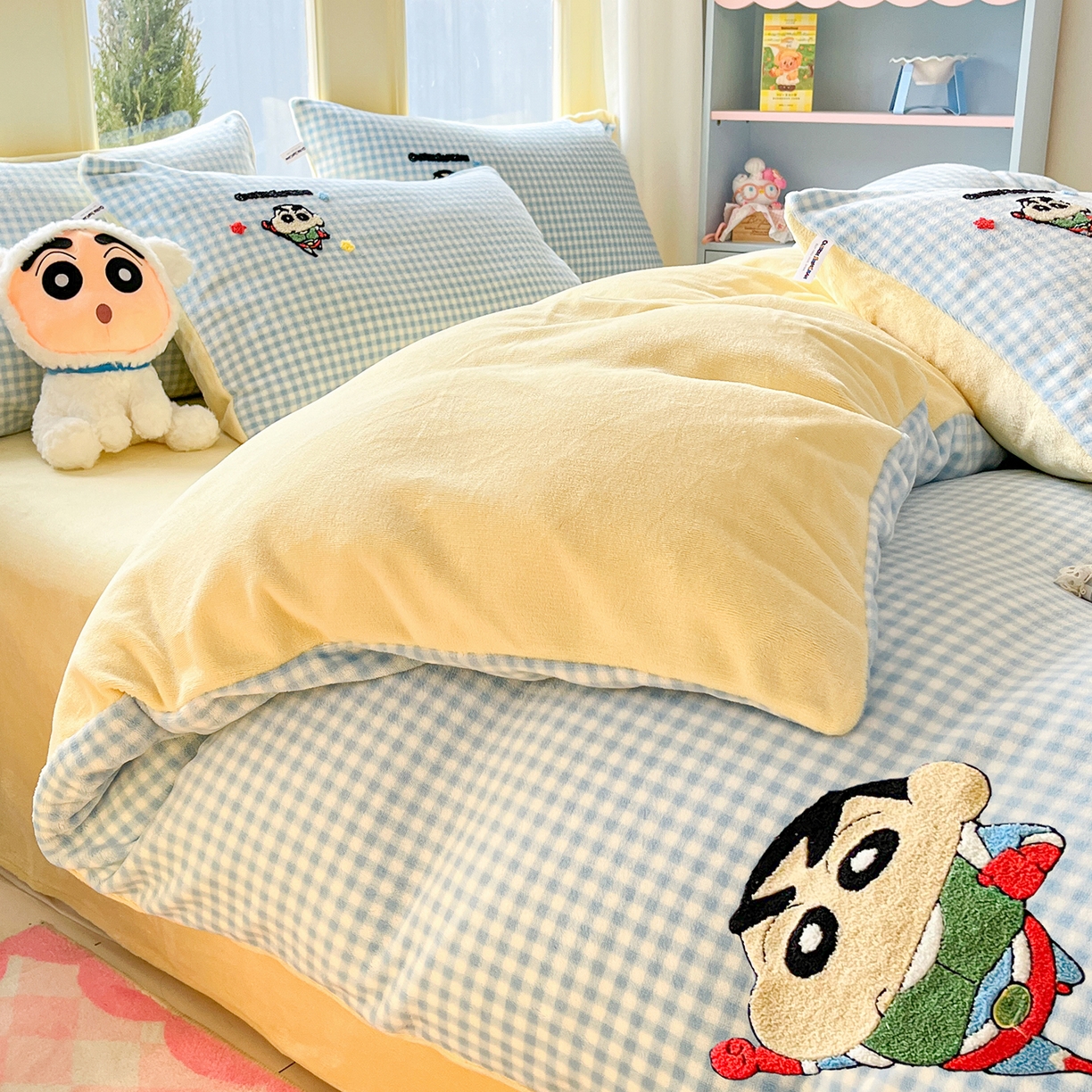 91家纺网 家纺一手货源 找家纺 桃子家居 2026新款A类蜡笔小新授权兔毛贴布绣毛巾绣印加绣卡通加厚牛奶绒系列四件套 绒贴布绣-超人小新