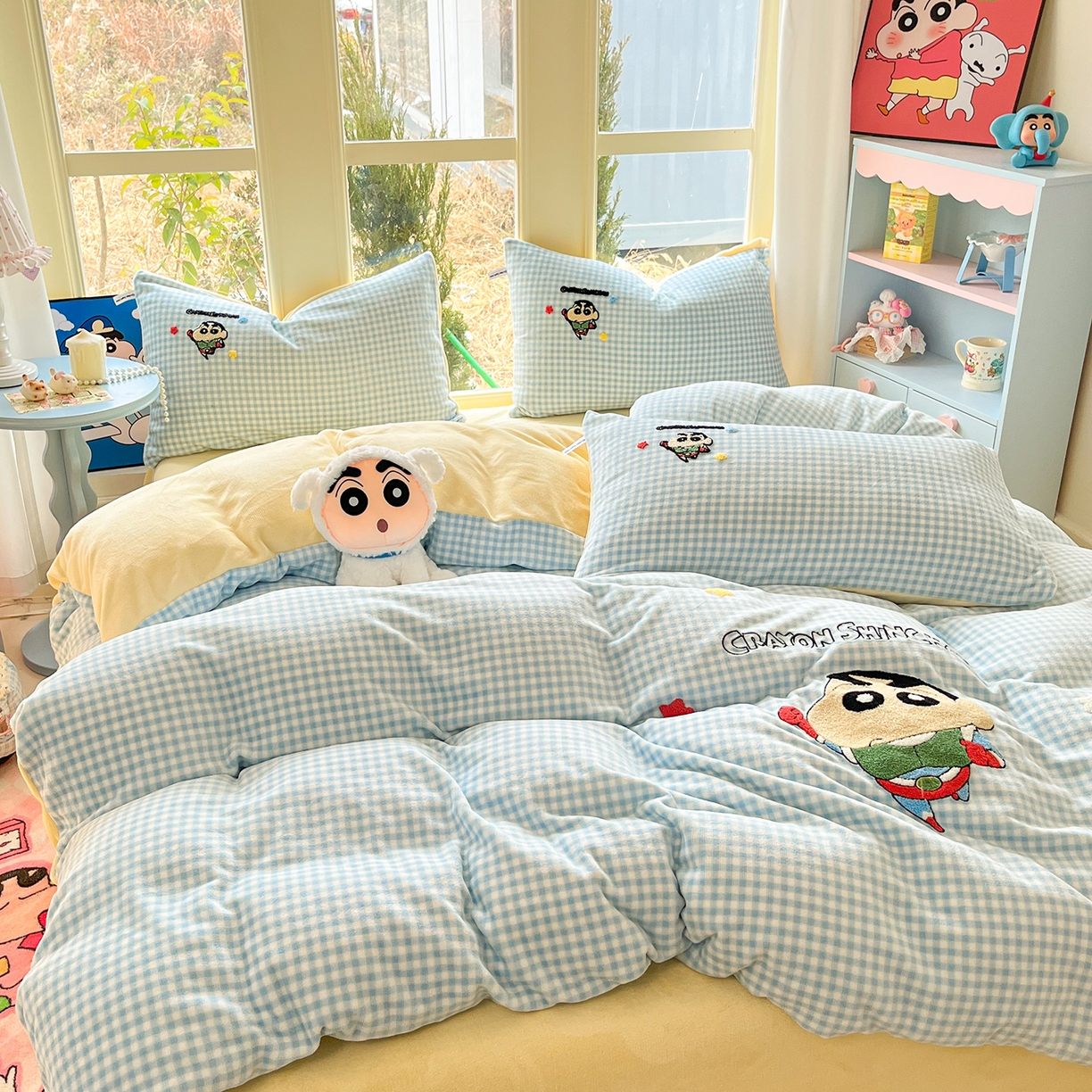 91家纺网 家纺一手货源 找家纺 桃子家居 2026新款A类蜡笔小新授权兔毛贴布绣毛巾绣印加绣卡通加厚牛奶绒系列四件套 绒贴布绣-超人小新