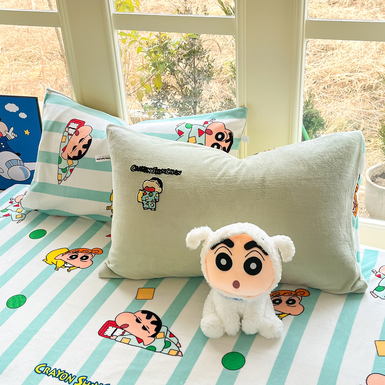 91家纺网 家纺一手货源 找家纺 桃子家居 2026新款A类蜡笔小新授权兔毛贴布绣毛巾绣印加绣卡通加厚牛奶绒系列四件套 绒贴布绣-贪睡小新