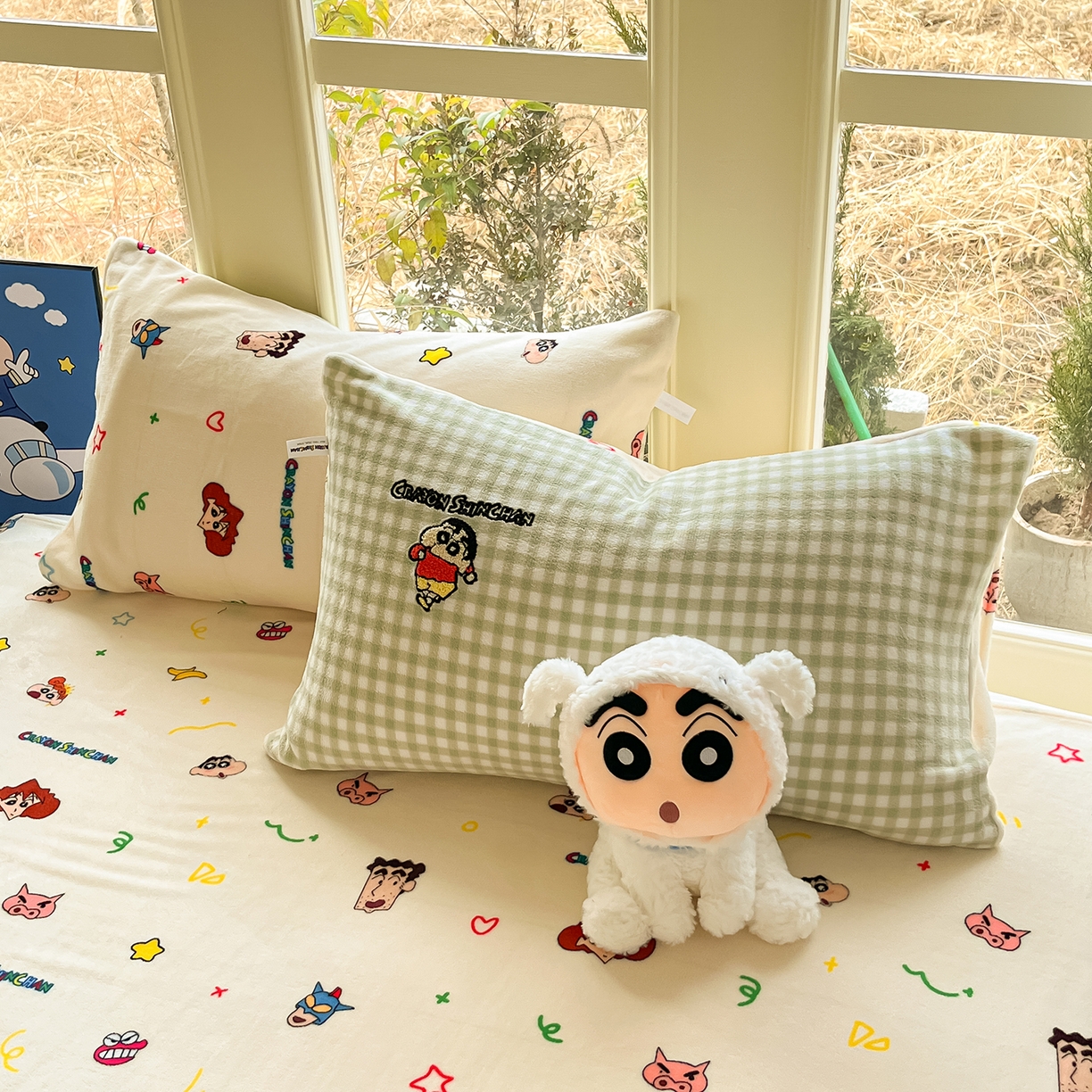 91家纺网 家纺一手货源 找家纺 桃子家居 2026新款A类蜡笔小新授权兔毛贴布绣毛巾绣印加绣卡通加厚牛奶绒系列四件套 绒贴布绣-小新乐园