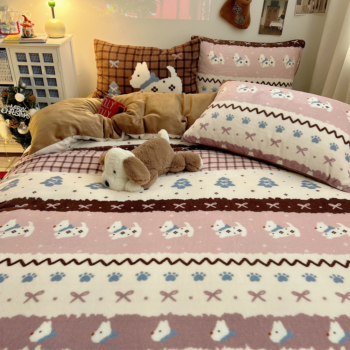 91家纺网 家纺一手货源 找家纺 （总）桃子家居 2026新款A类数码印花混搭冬季新年限定猫咪小马加厚牛奶绒四件套