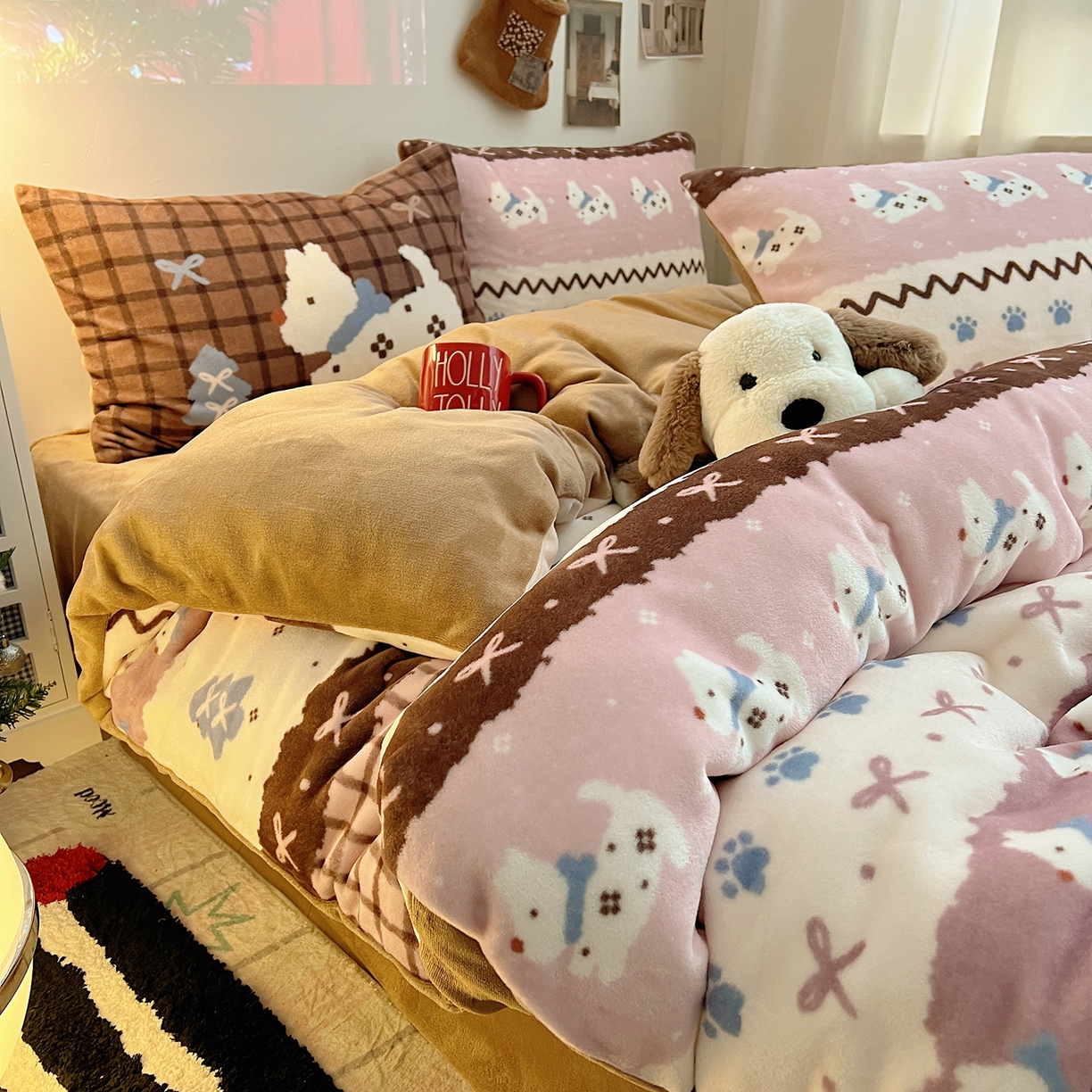 91家纺网 家纺一手货源 找家纺 （总）桃子家居 2026新款A类数码印花混搭冬季新年限定猫咪小马加厚牛奶绒四件套