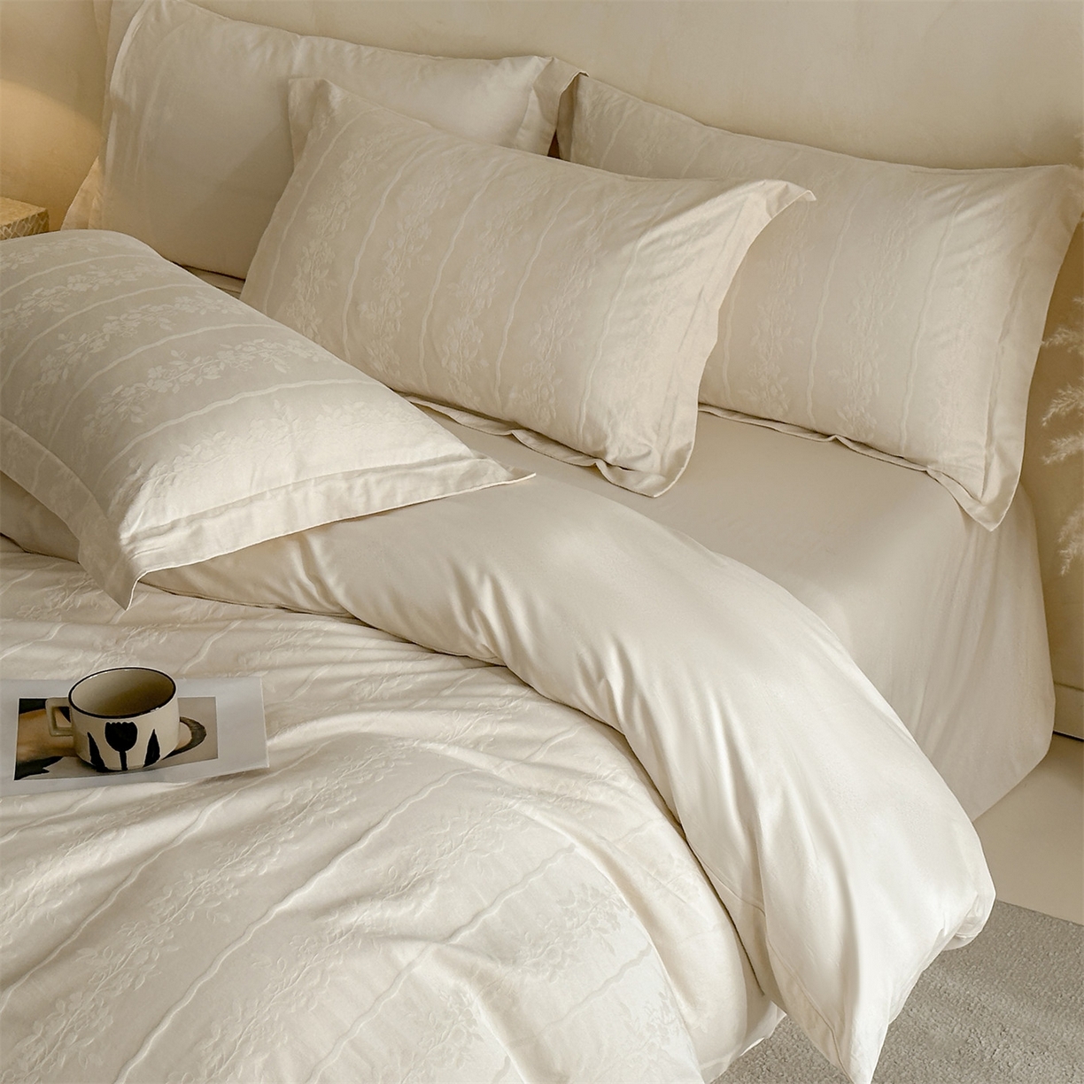 91家纺网 家纺一手货源 找家纺 笙意家纺 2026新款A版60S亮面提花B版13372全棉四件套 浪漫情缘-奶昔白