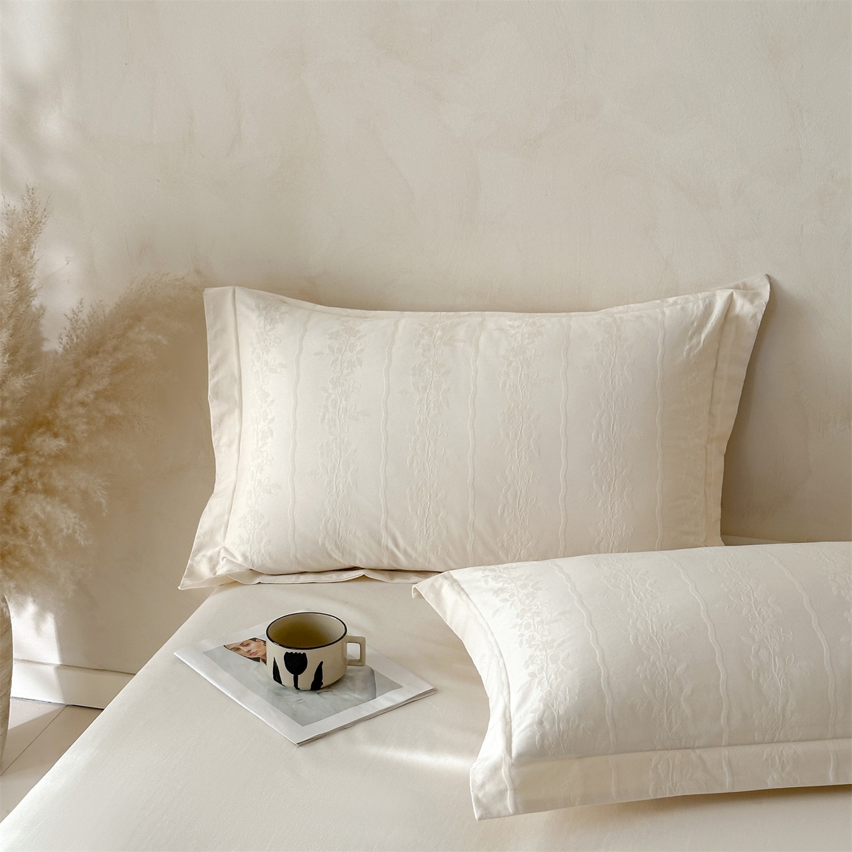 91家纺网 家纺一手货源 找家纺 笙意家纺 2026新款A版60S亮面提花B版13372全棉四件套 浪漫情缘-奶昔白